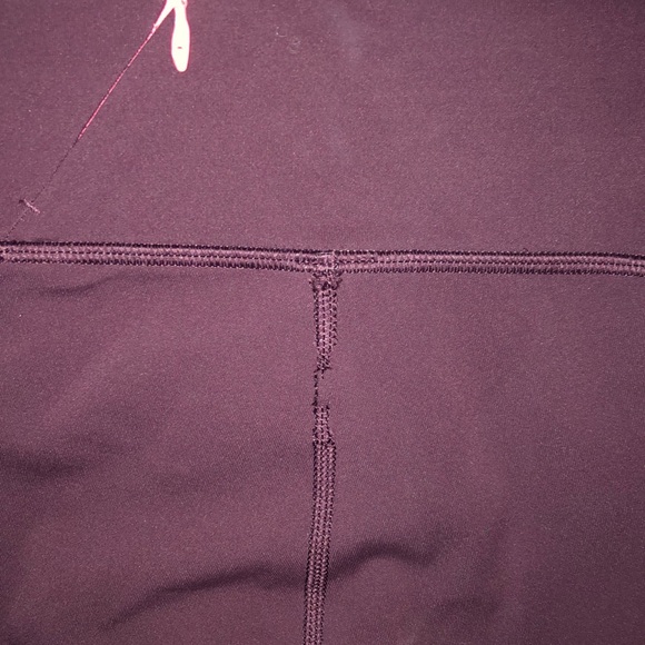 Lululemon Cropped Leggings w/ Mesh Size 2 - Picture 3 of 3